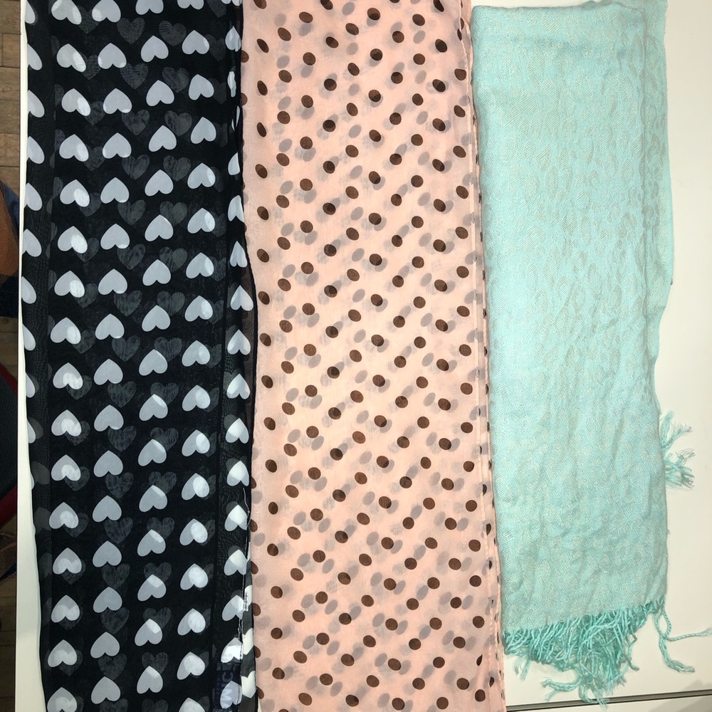 🧡4/$20🧡 Scarf Set!